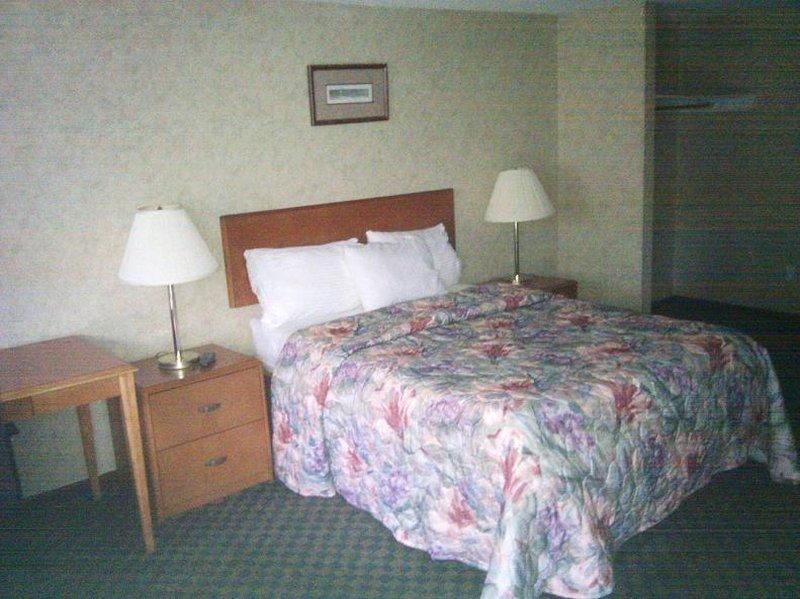 Dartmouth Motor Inn Екстериор снимка