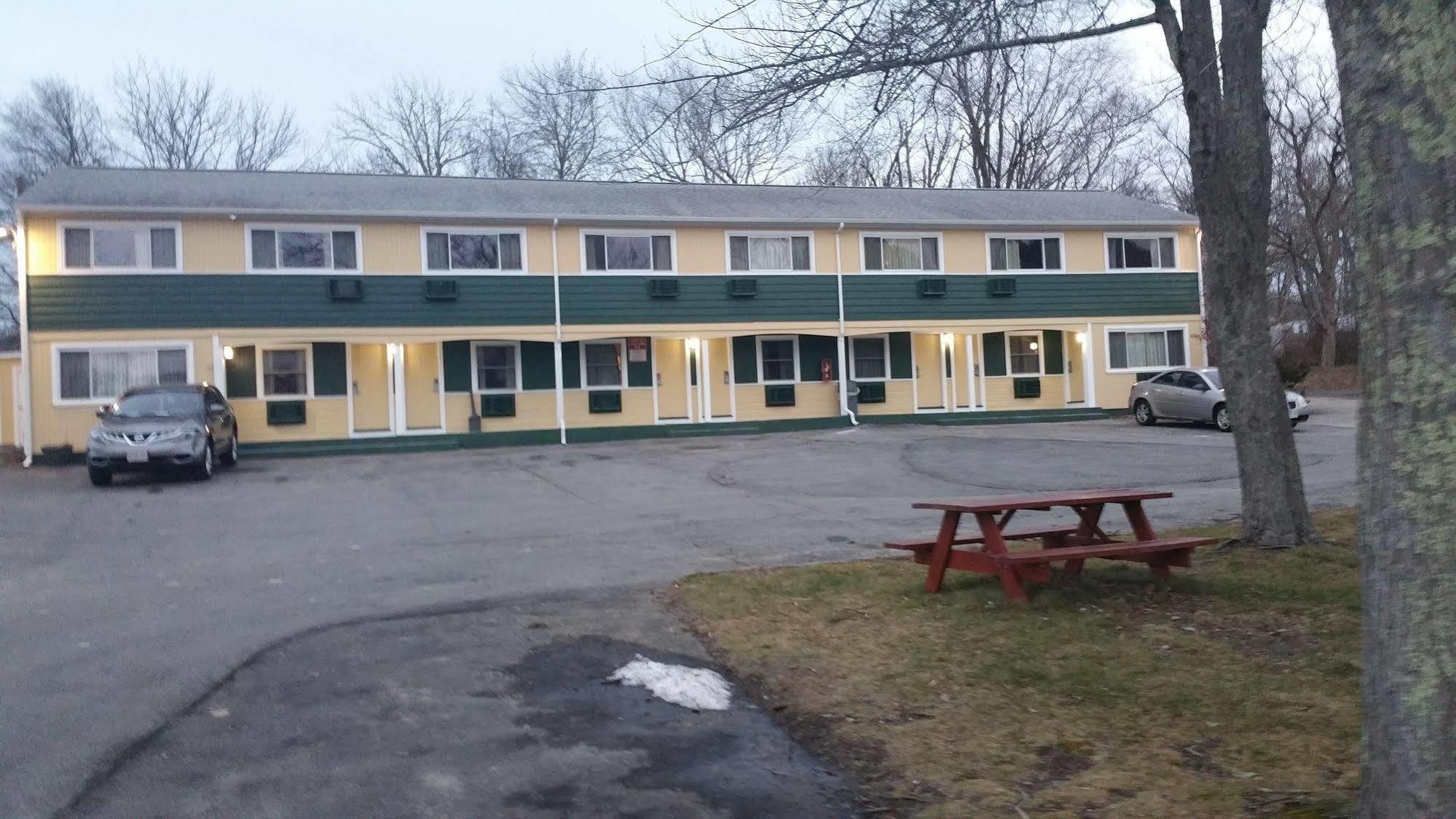 Dartmouth Motor Inn Екстериор снимка