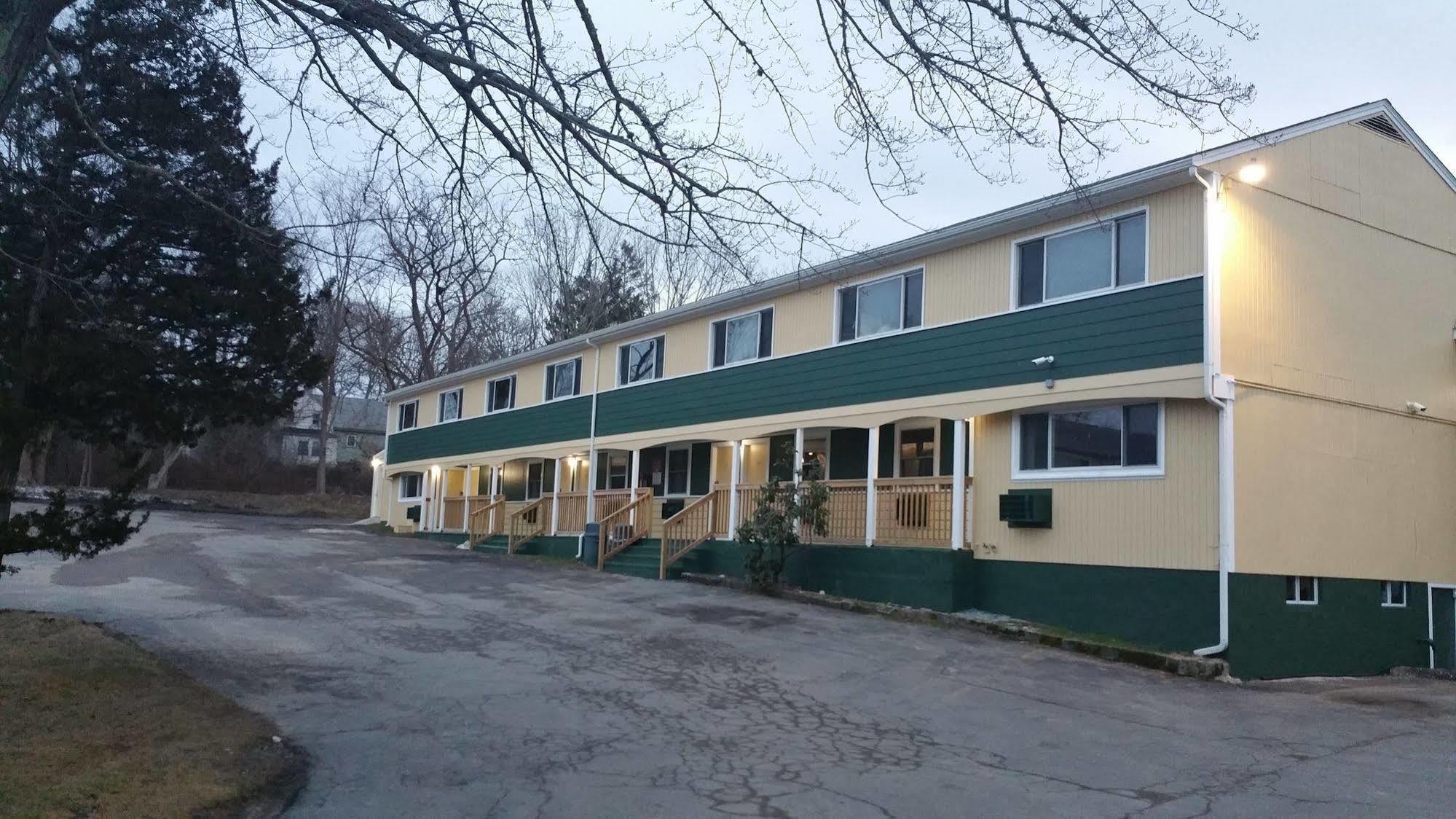 Dartmouth Motor Inn Екстериор снимка