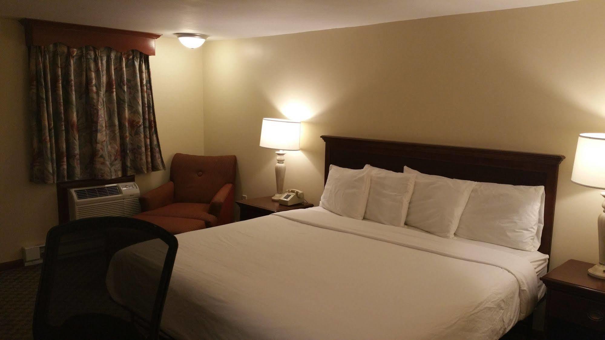 Dartmouth Motor Inn Екстериор снимка