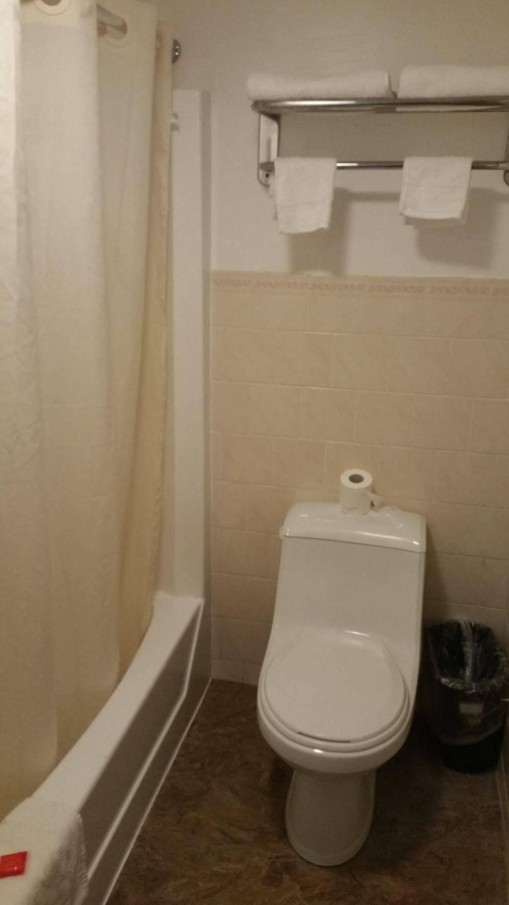 Dartmouth Motor Inn Екстериор снимка