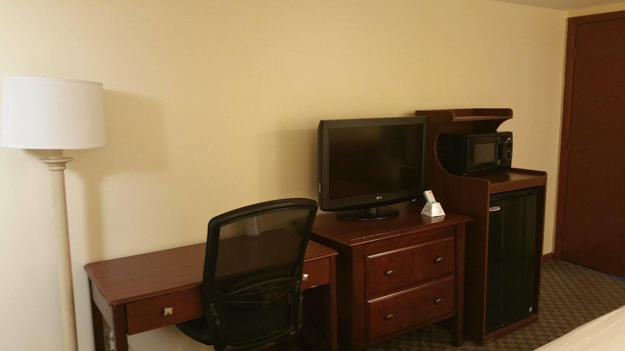 Dartmouth Motor Inn Екстериор снимка
